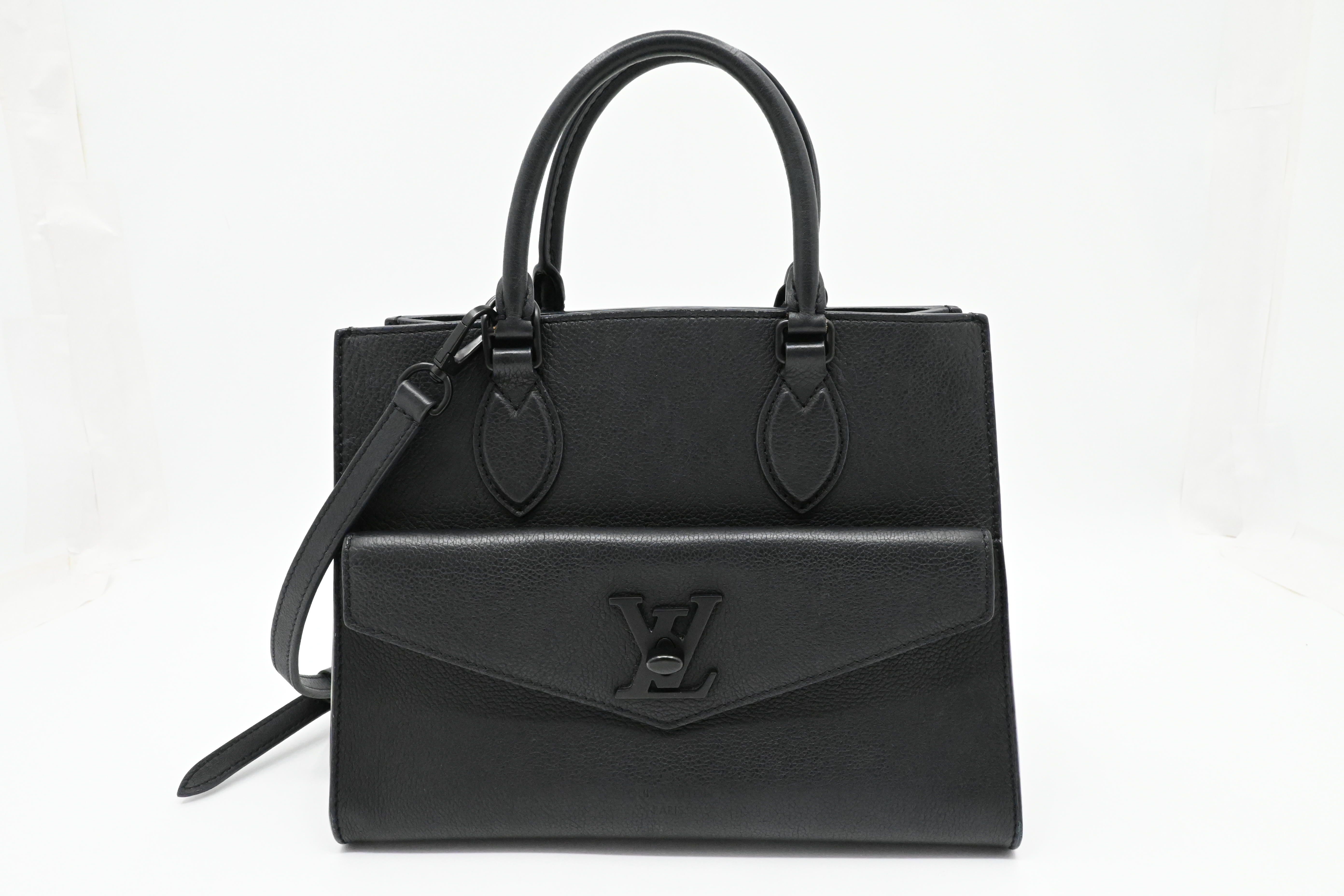 Louis Vuitton Lock Me PM トリヨン ハンドバッグ　黒 Louis Vuitton Lockme Tote PM in Black Leather – Weekly Lux Drop