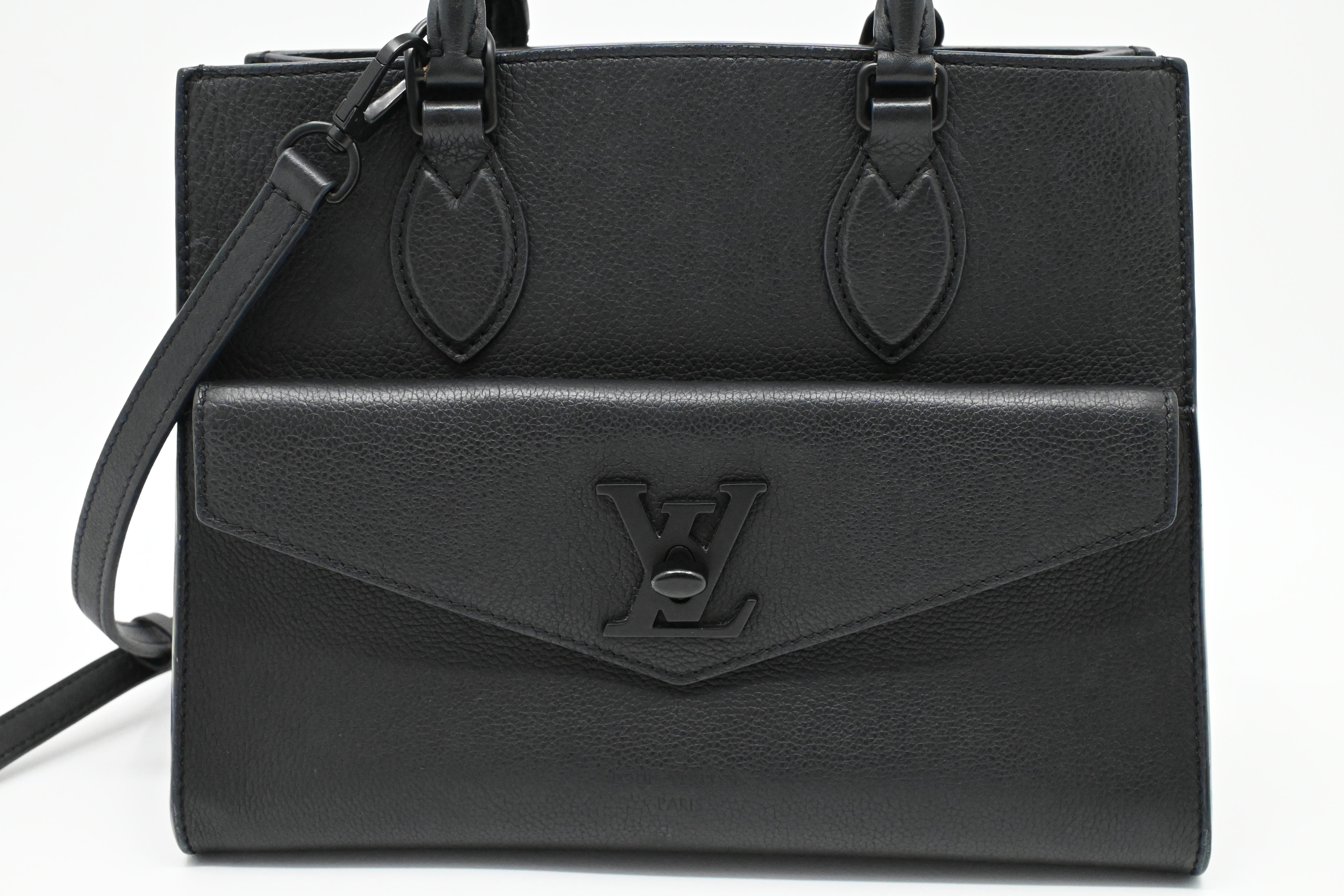 Louis Vuitton Lock Me PM トリヨン ハンドバッグ　黒 Louis Vuitton Lockme Tote PM in Black Leather – Weekly Lux Drop