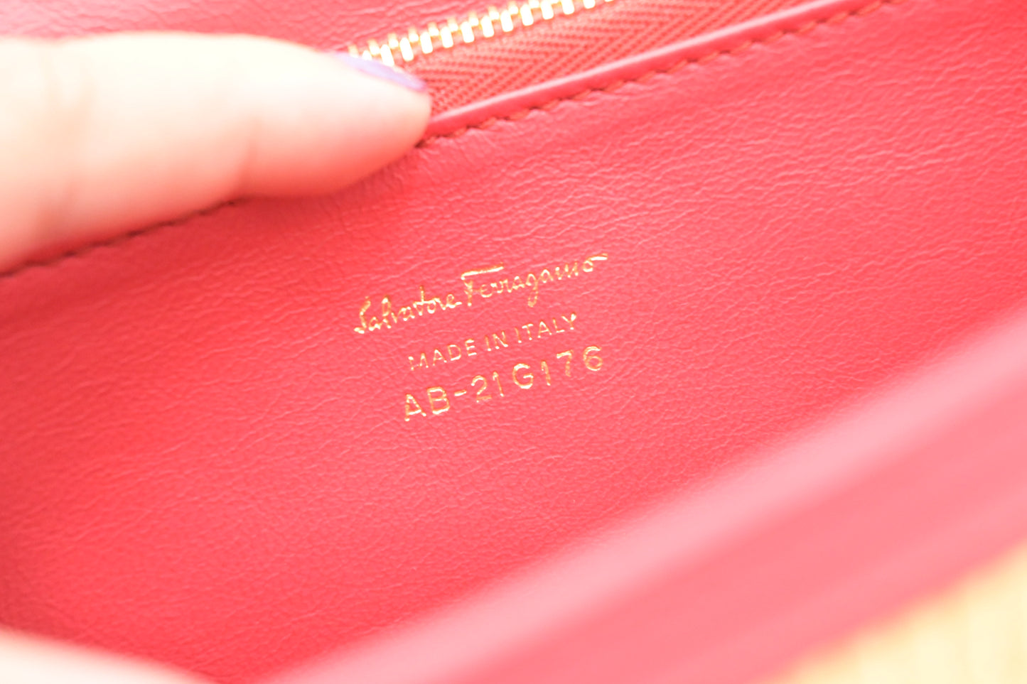 Ferragamo Shoulder Bag in Raffia and Red Leather