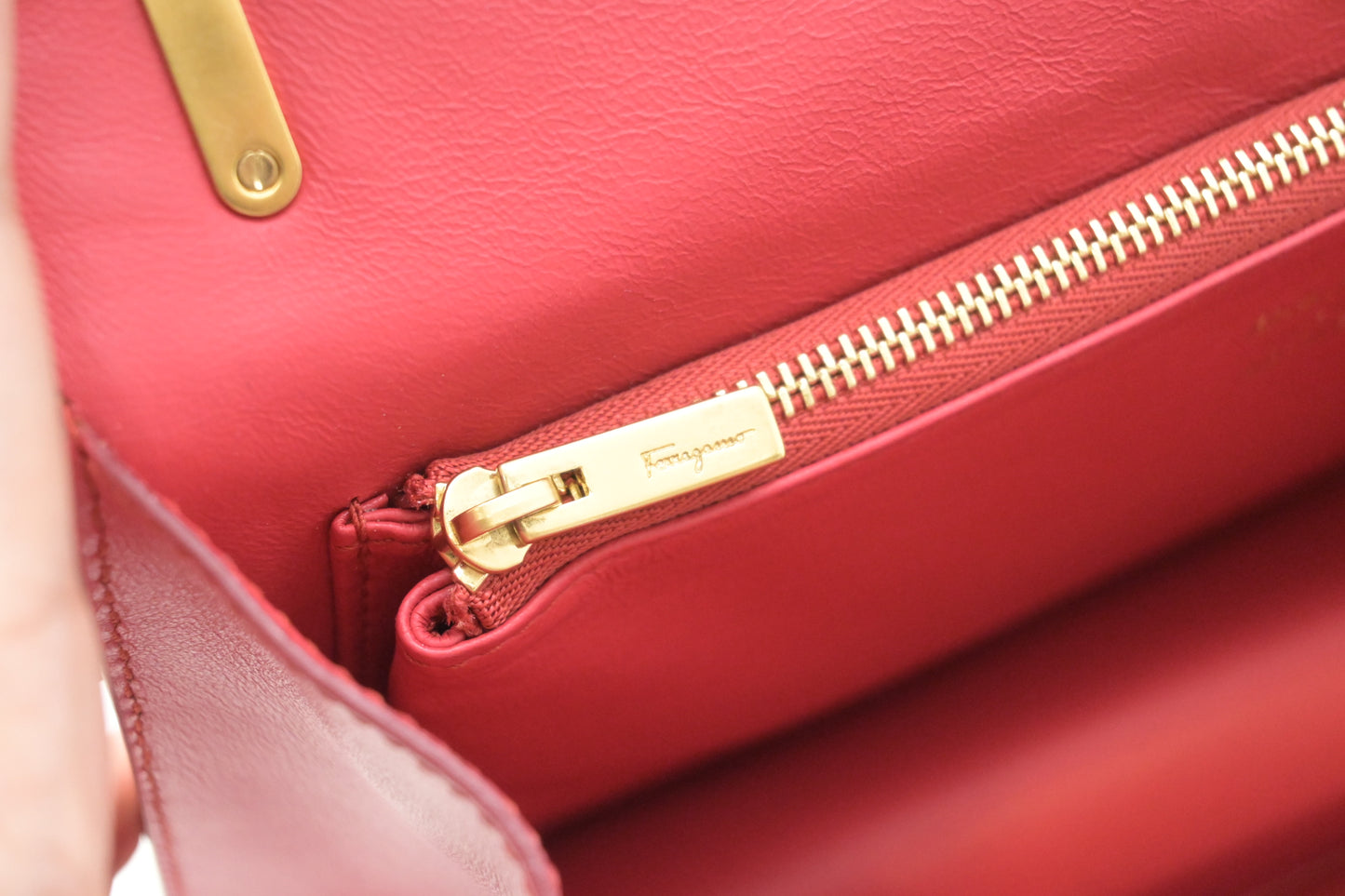 Ferragamo Shoulder Bag in Raffia and Red Leather