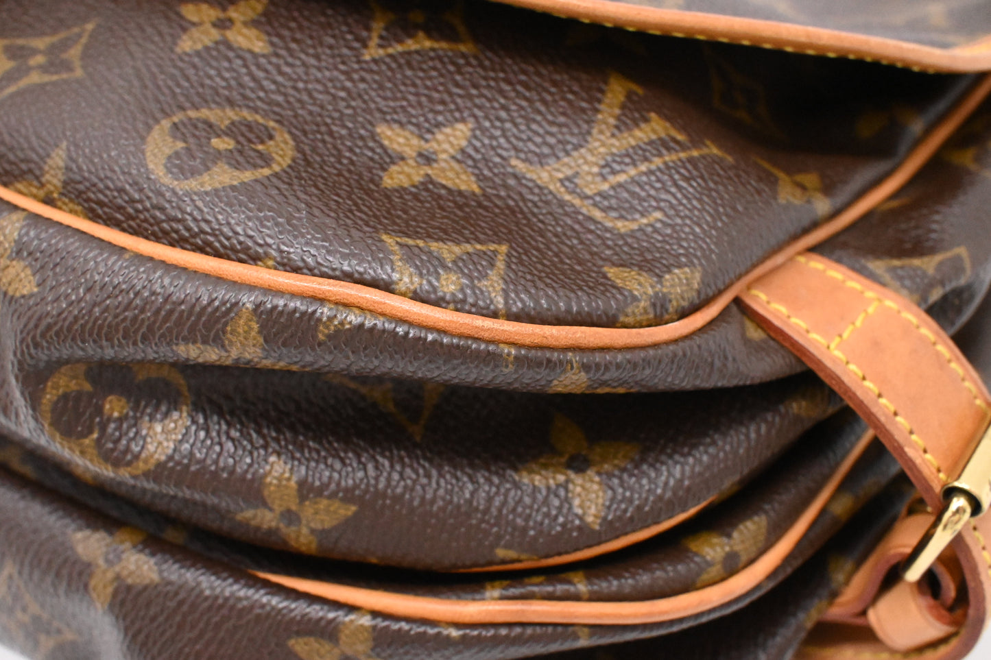 Louis Vuitton Saumur 30 in Monogram Canvas