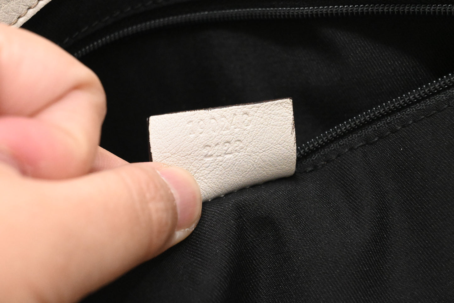 Gucci Abbey Tote in White Leather