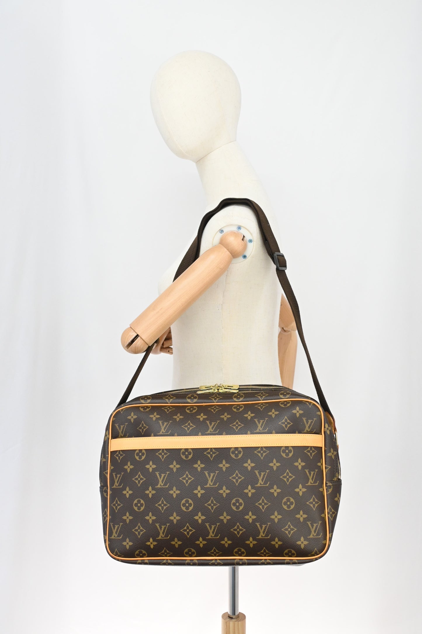 Louis Vuitton Reporter GM in Monogram Canvas