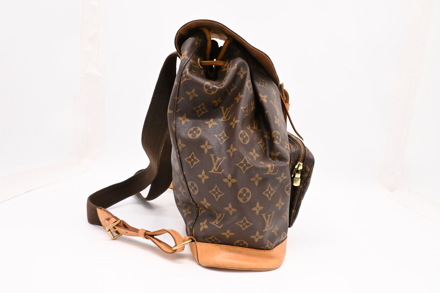 Louis Vuitton Montsouris GM in Monogram Canvas