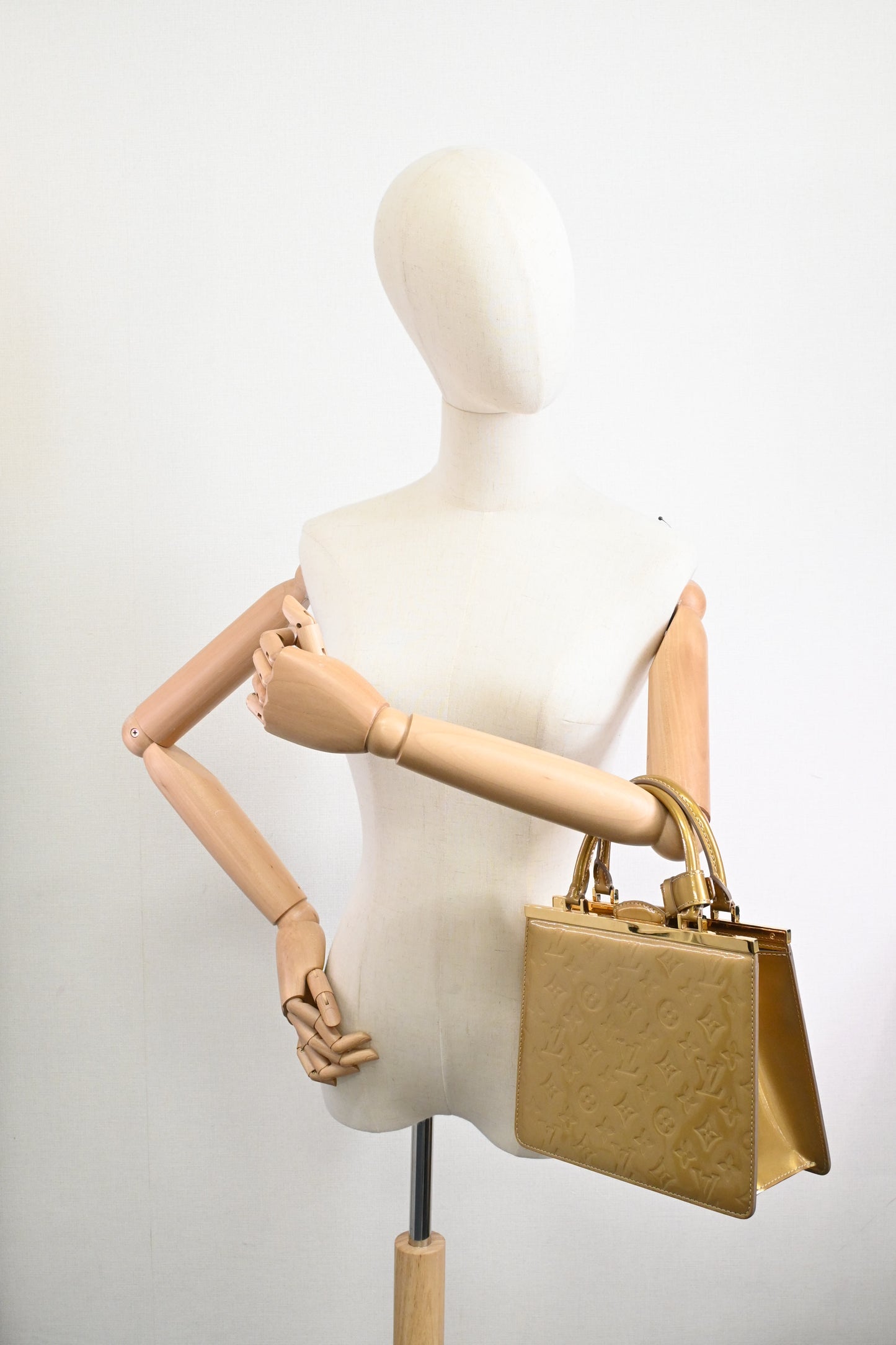 Louis Vuitton Deesse PM in Gold Vernis Leather