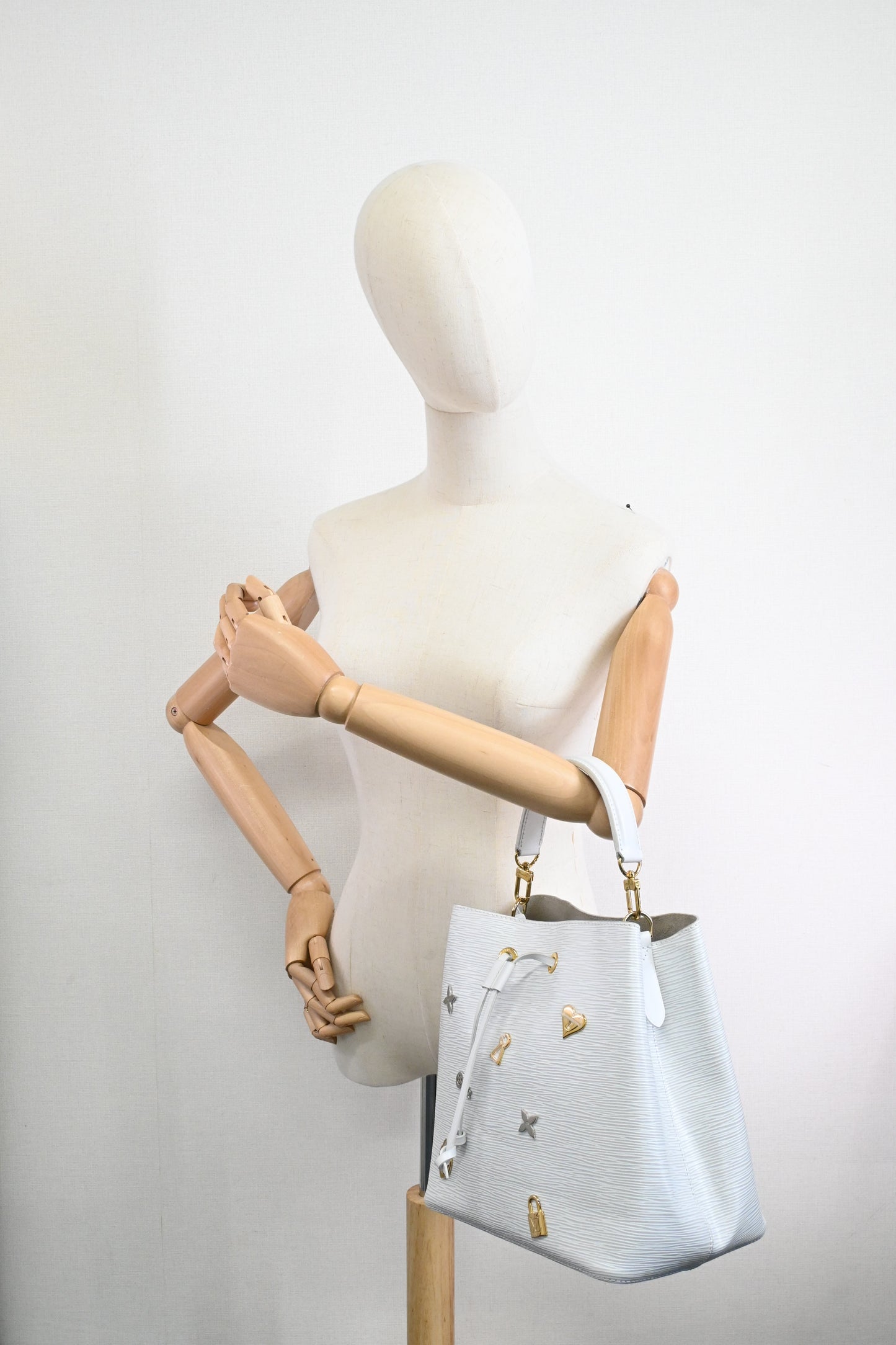 Louis Vuitton NeoNoe Lovelock MM in White Epi Leather