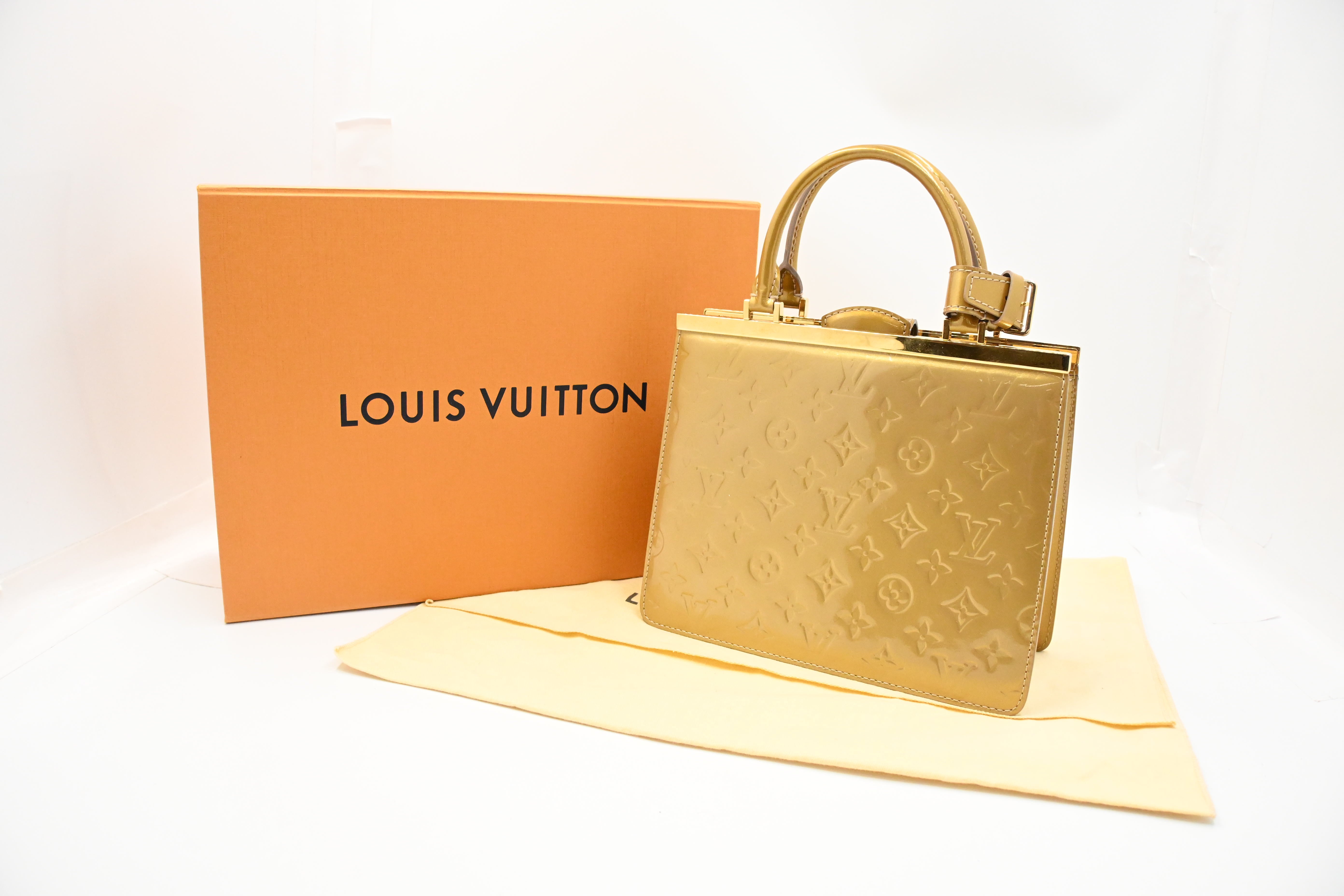 【LOUIS VUITTON】ビジュー テレフォンヌ パスティーユ（ゴールド） Louis Vuitton Limited Edition Gold Dentelle Monogram Batignolles