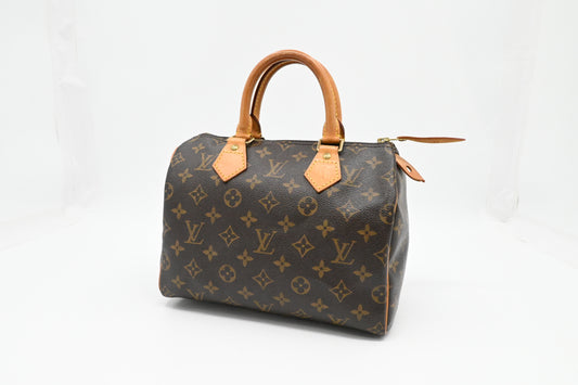 Louis Vuitton Speedy 25 in Monogram Canvas