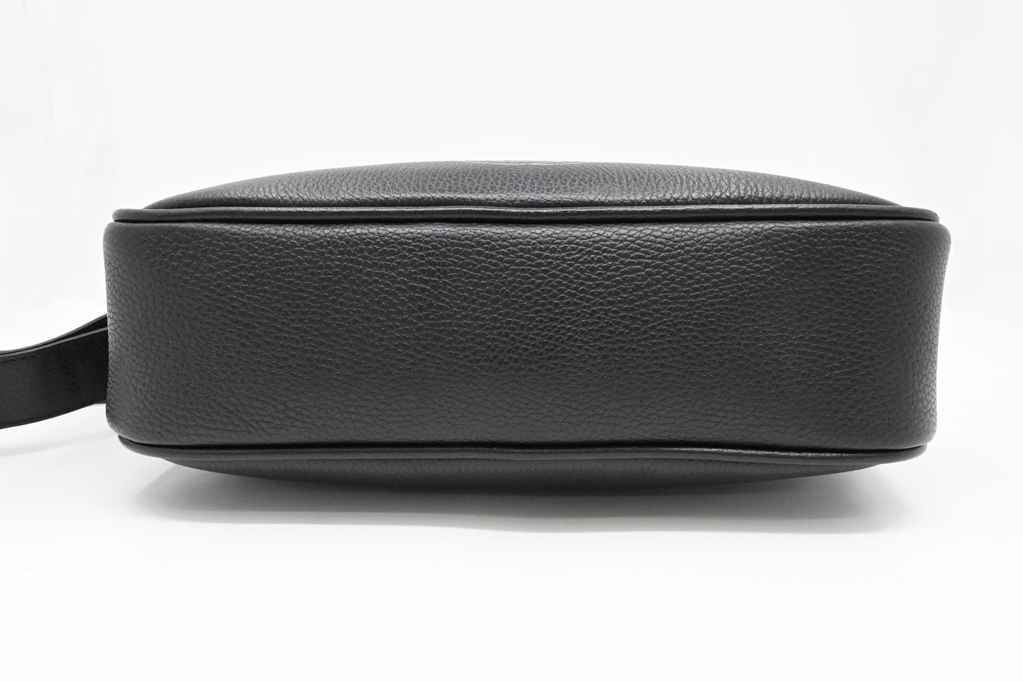 Gucci Messenger Bag in Black Leather