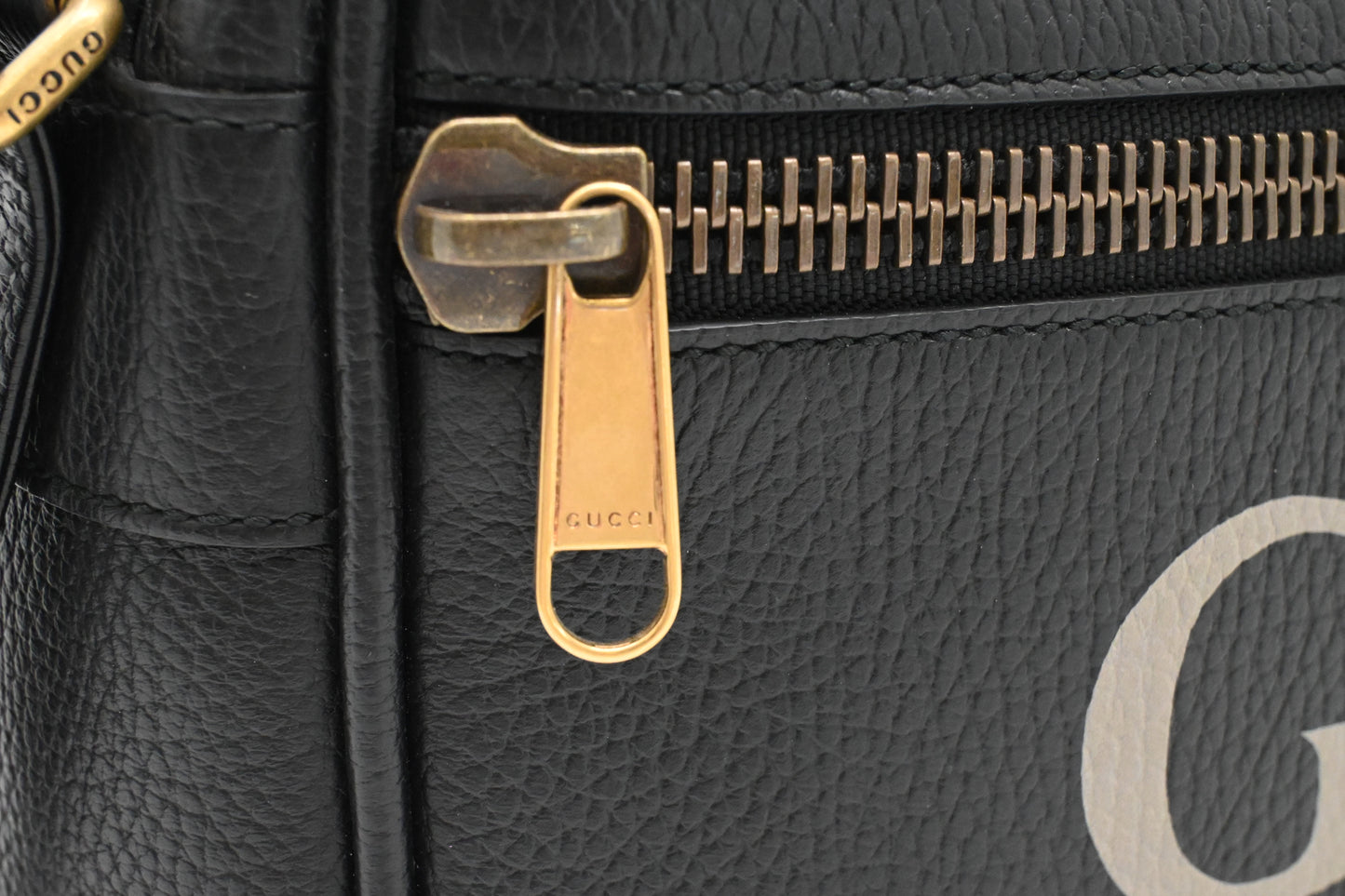 Gucci Messenger Bag in Black Leather