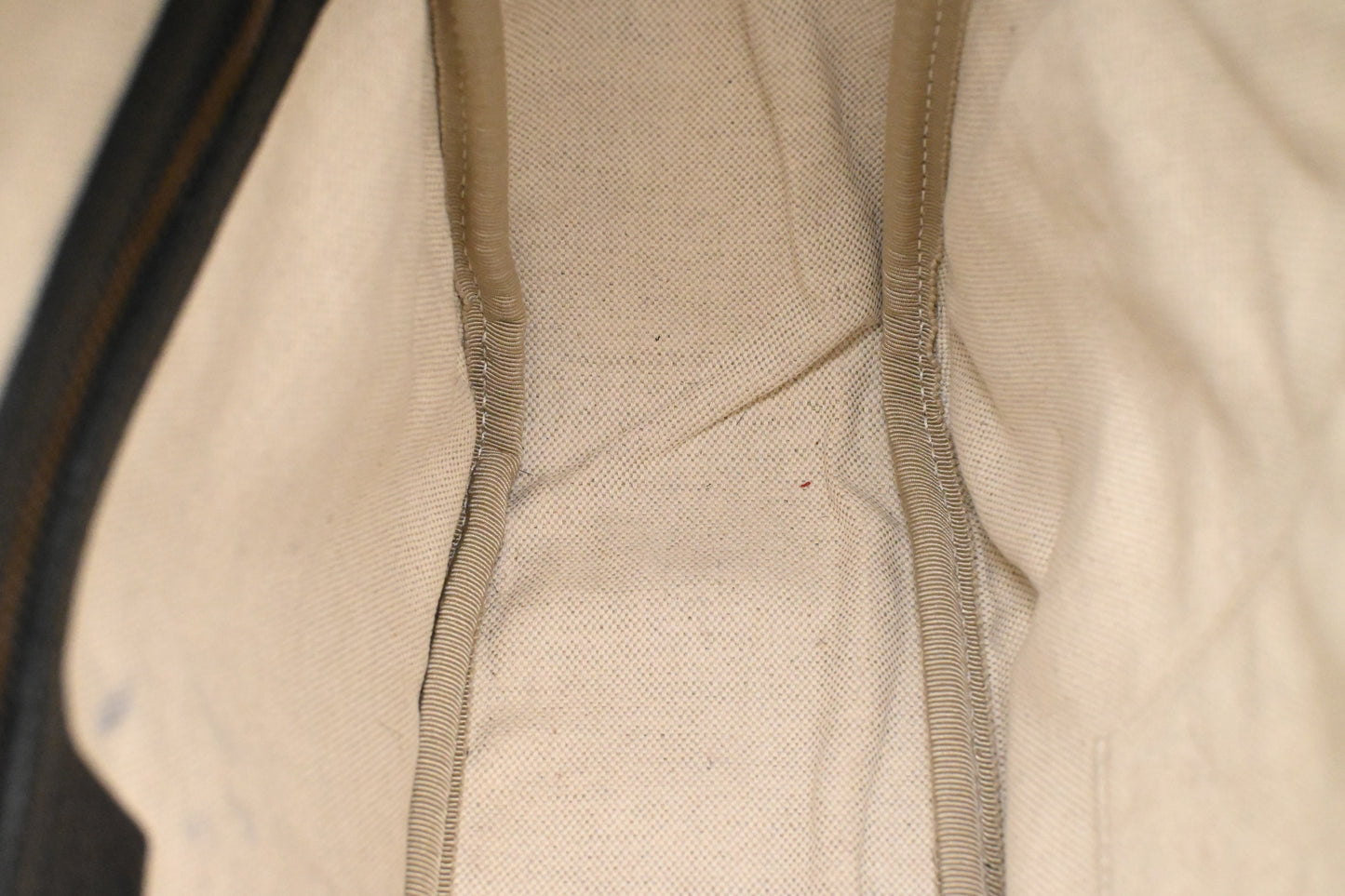 Gucci Messenger Bag in Black Leather