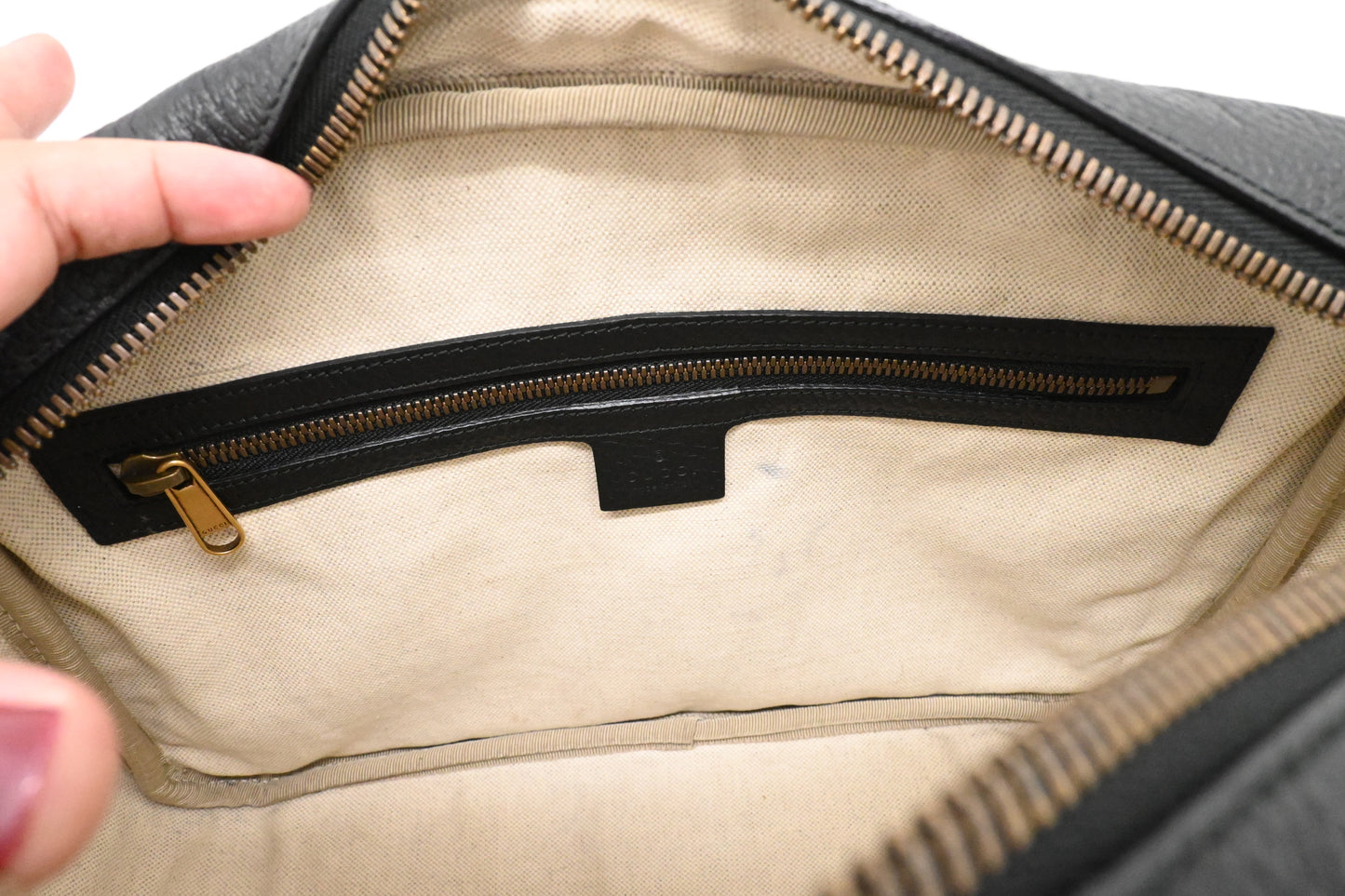 Gucci Messenger Bag in Black Leather