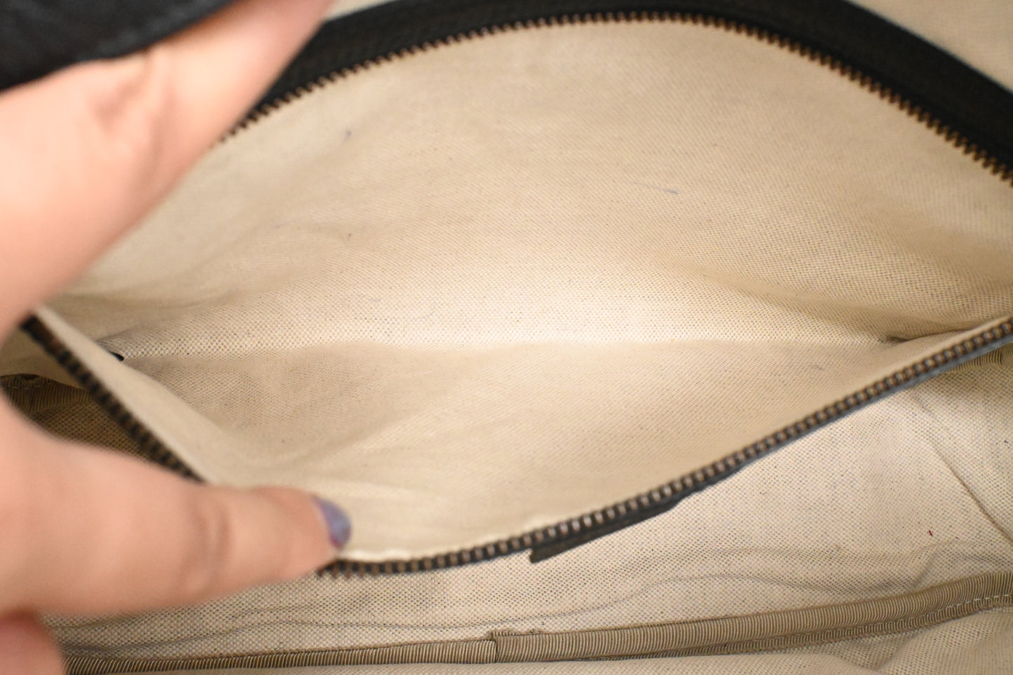 Gucci Messenger Bag in Black Leather