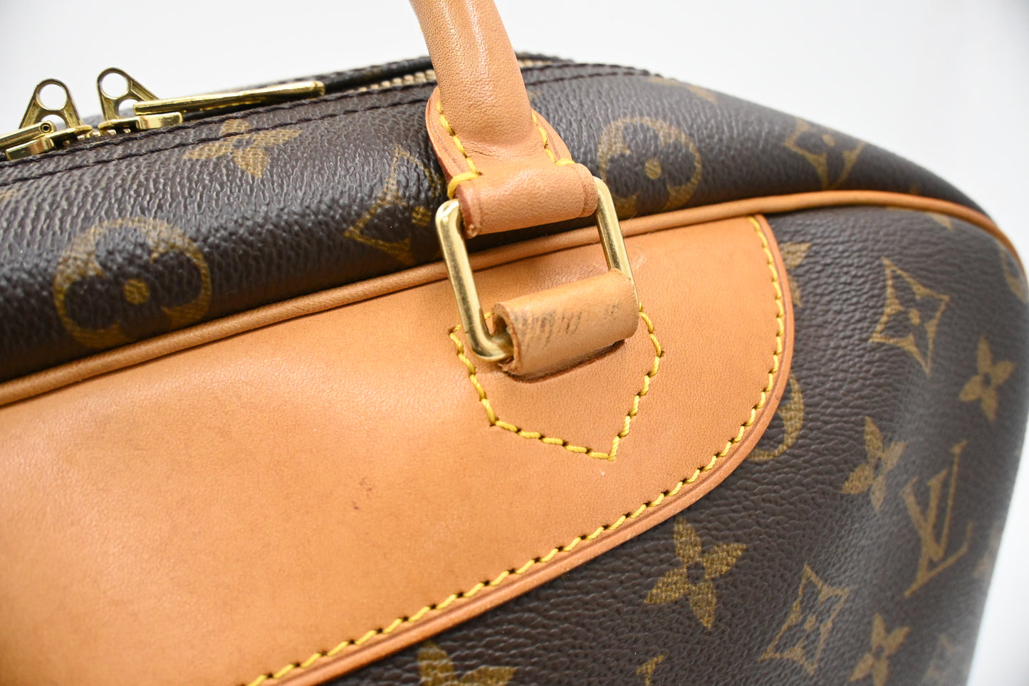 Louis Vuitton Deauville in Monogram Canvas