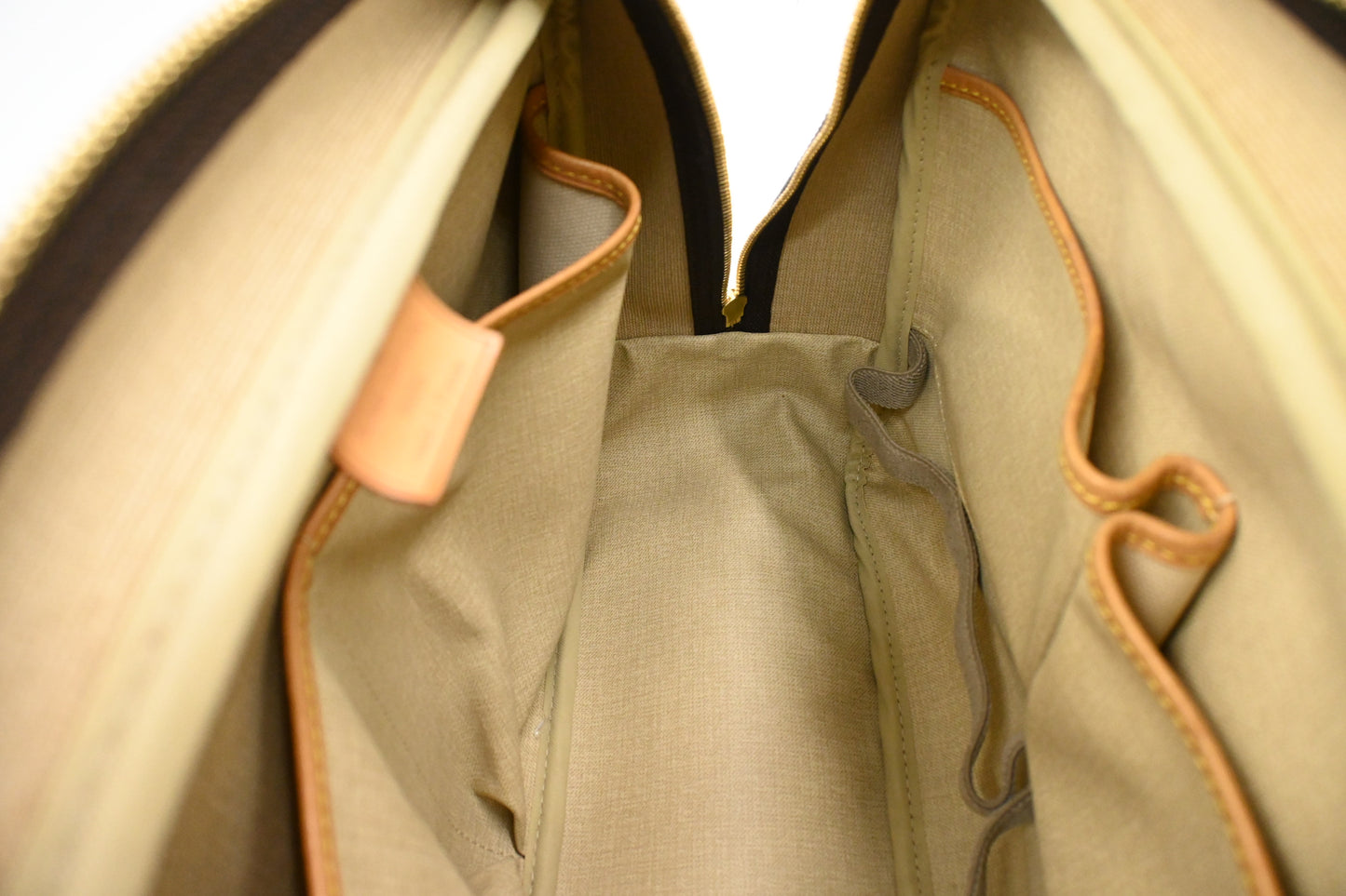Louis Vuitton Deauville in Monogram Canvas