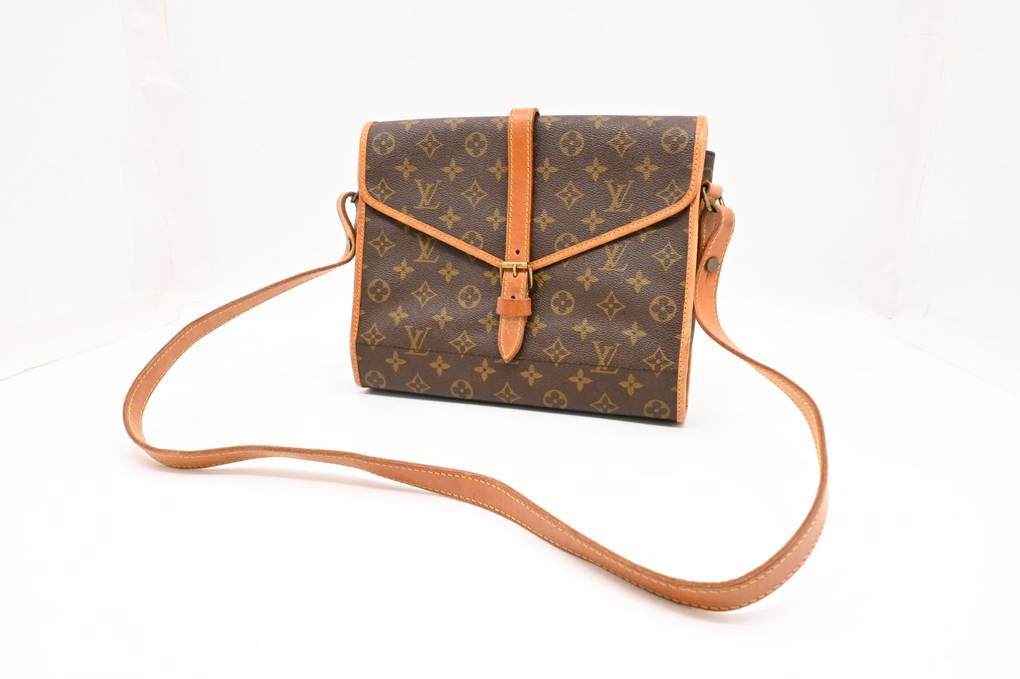 Louis Vuitton Serviette Portable Pliante in Monogram Canvas