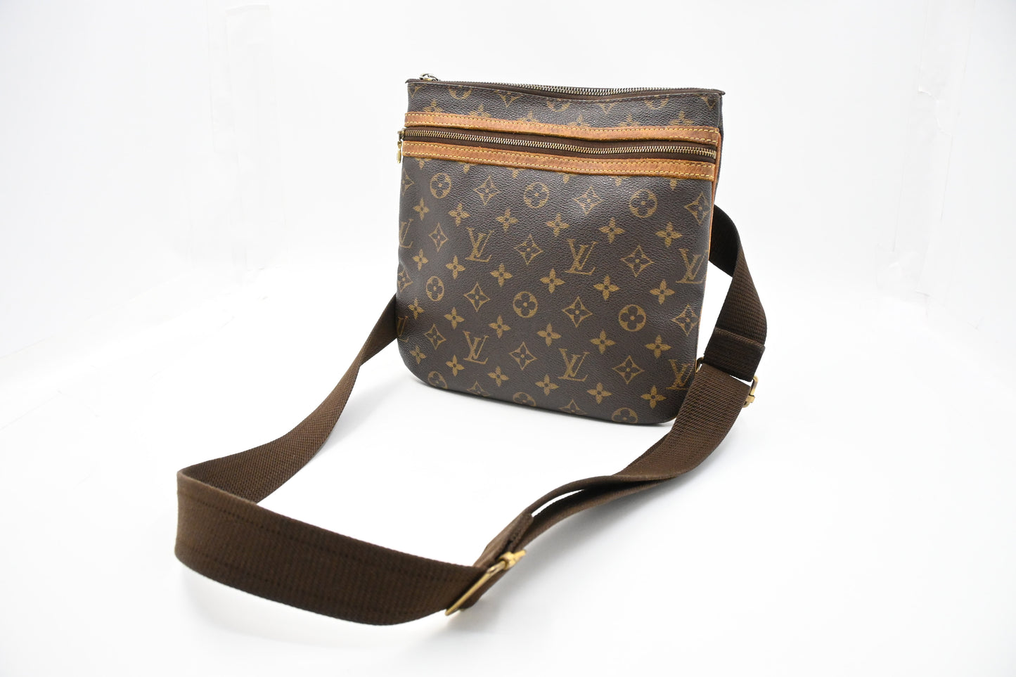 Louis Vuitton Pochette Bosphore in Monogram Canvas
