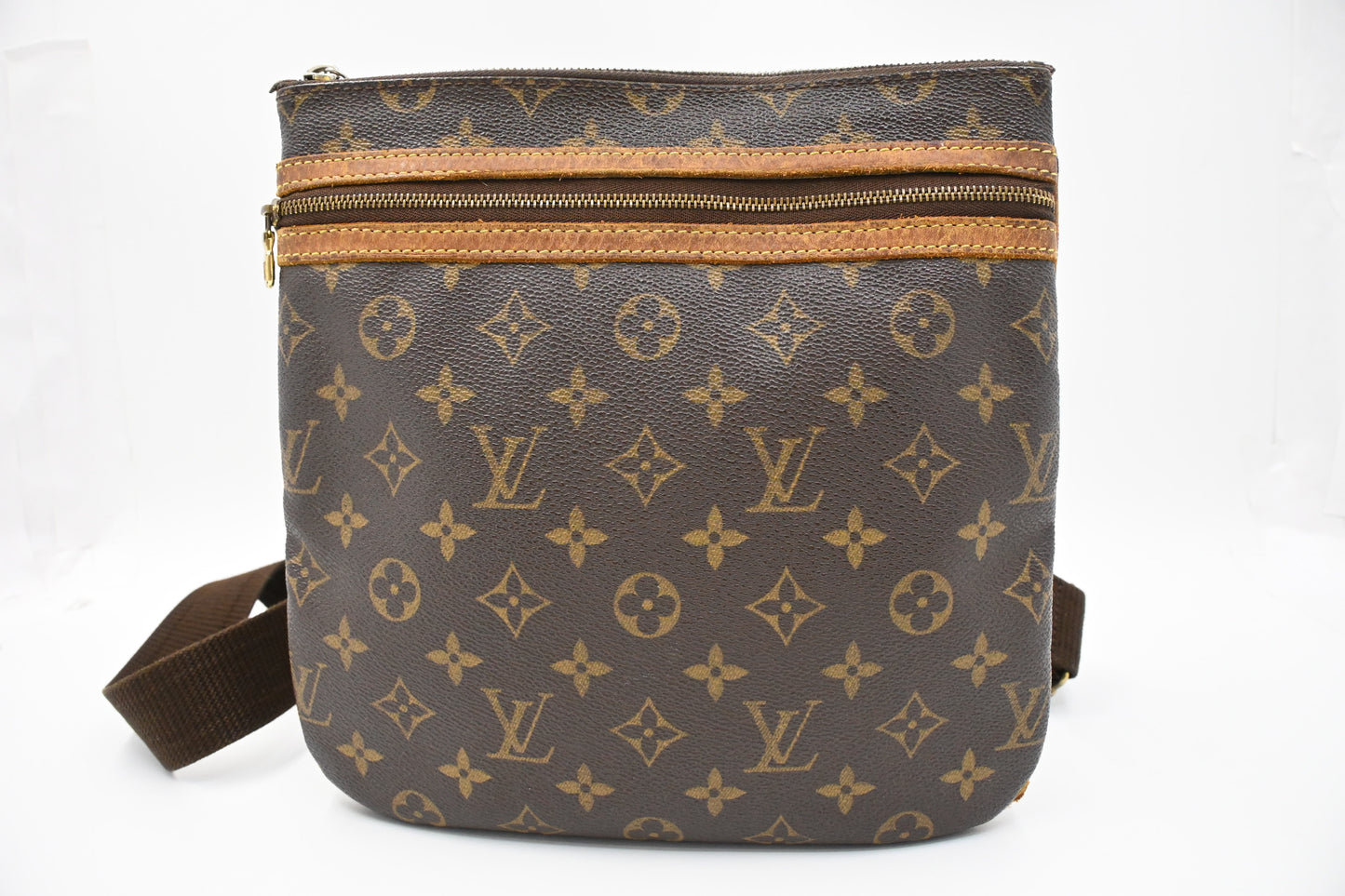 Louis Vuitton Pochette Bosphore in Monogram Canvas