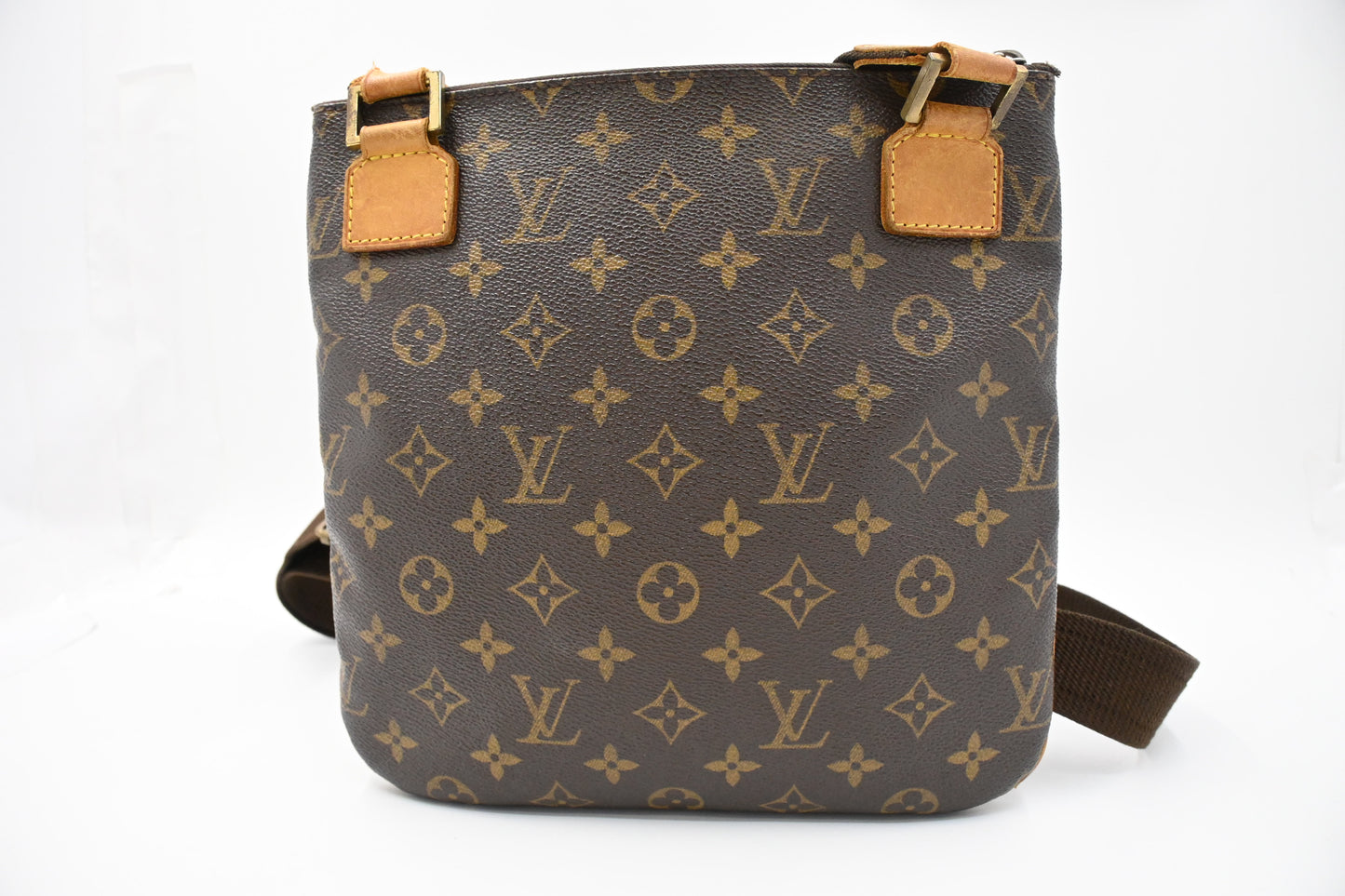 Louis Vuitton Pochette Bosphore in Monogram Canvas