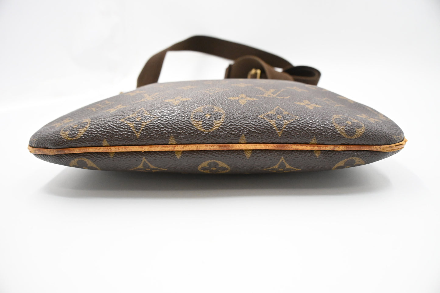Louis Vuitton Pochette Bosphore in Monogram Canvas