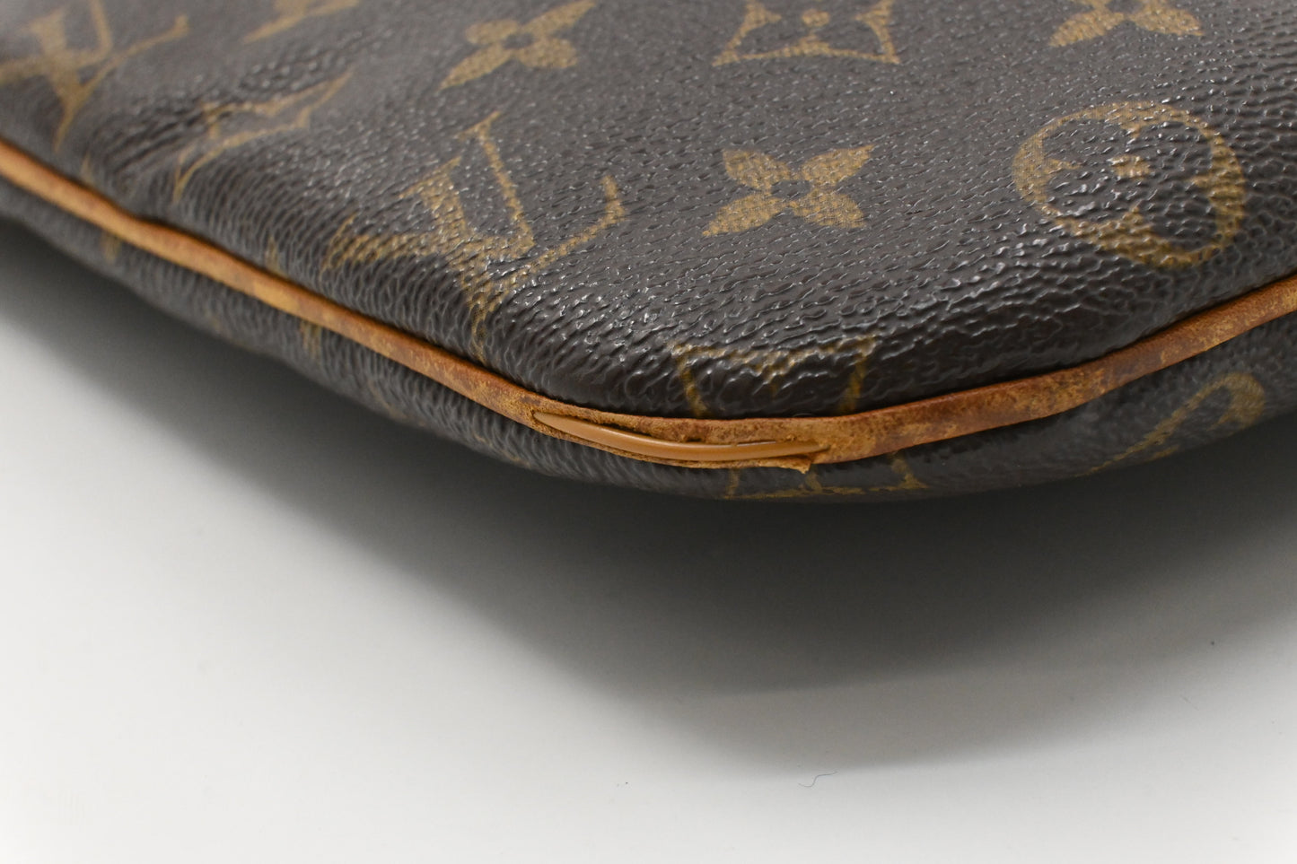 Louis Vuitton Pochette Bosphore in Monogram Canvas