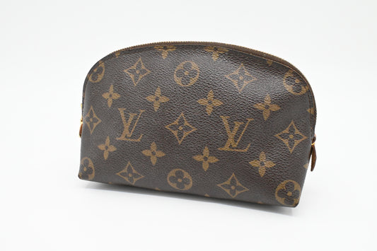 Louis Vuitton Pochette Cosmetique in Monogram Canvas