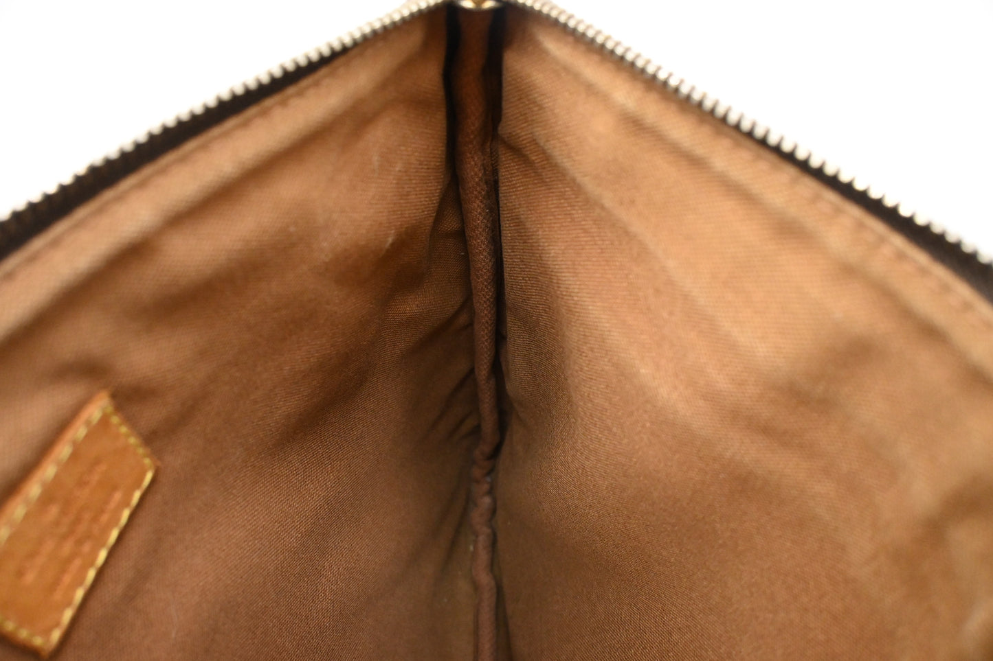 Louis Vuitton Pochette Bosphore in Monogram Canvas