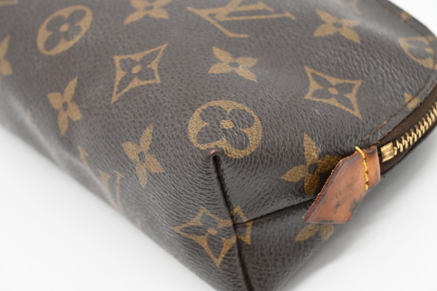 Louis Vuitton Pochette Cosmetique in Monogram Canvas