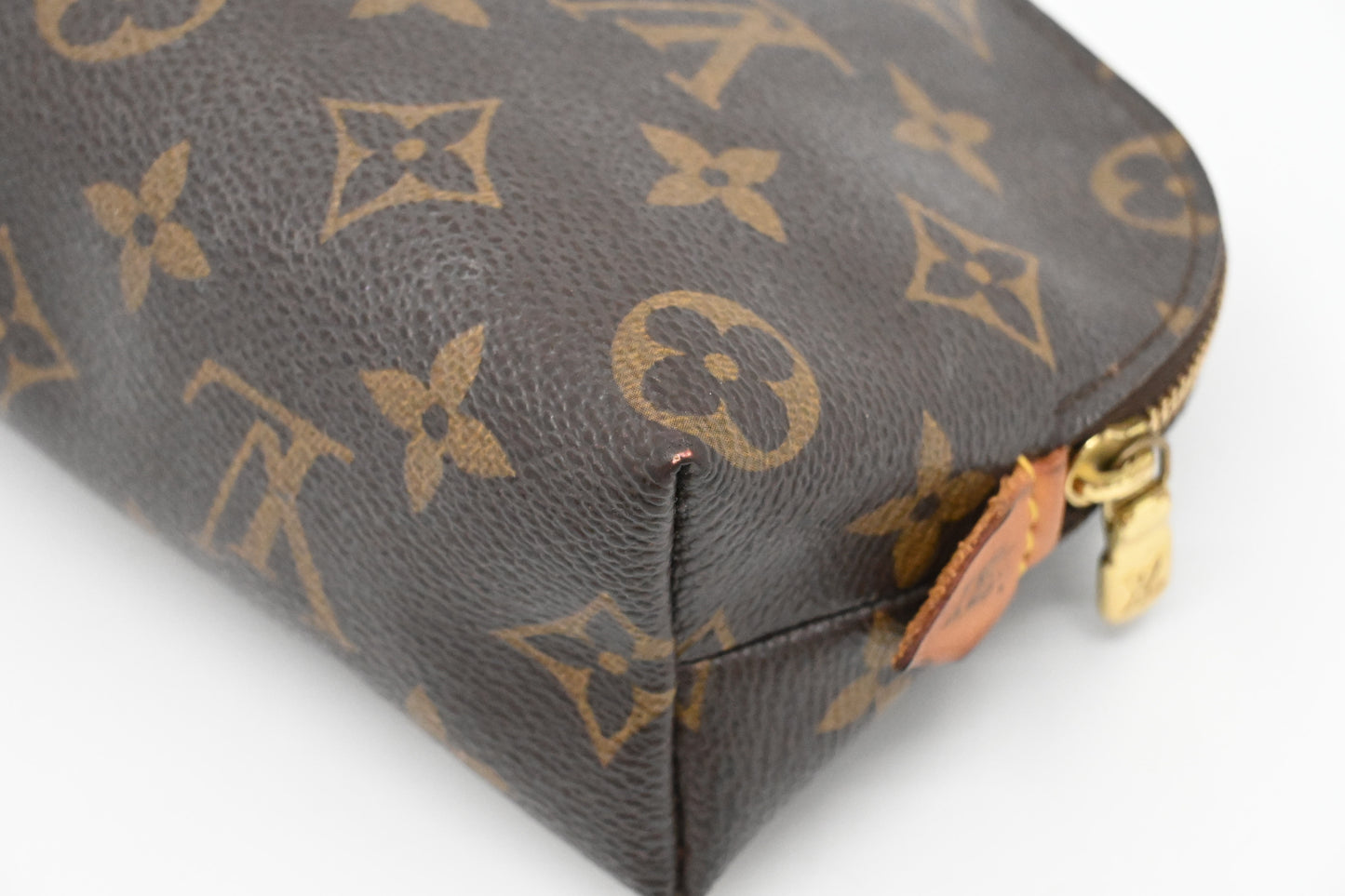 Louis Vuitton Pochette Cosmetique in Monogram Canvas