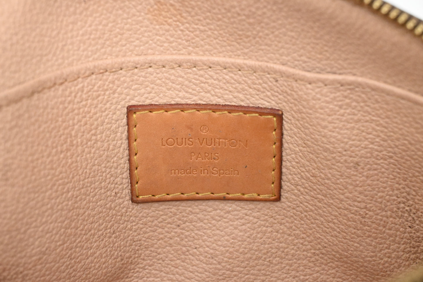 Louis Vuitton Pochette Cosmetique in Monogram Canvas
