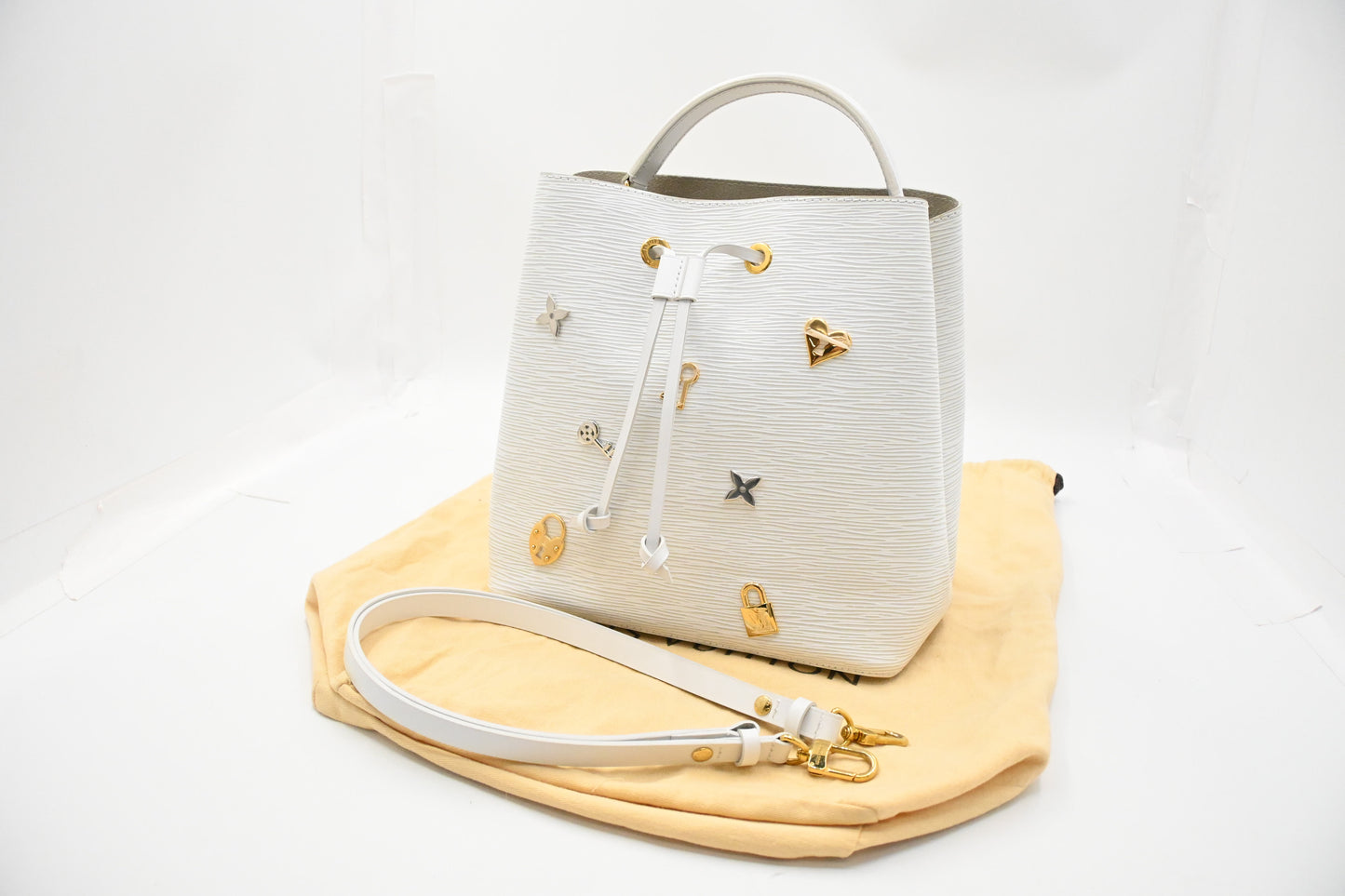 Louis Vuitton NeoNoe Lovelock MM in White Epi Leather