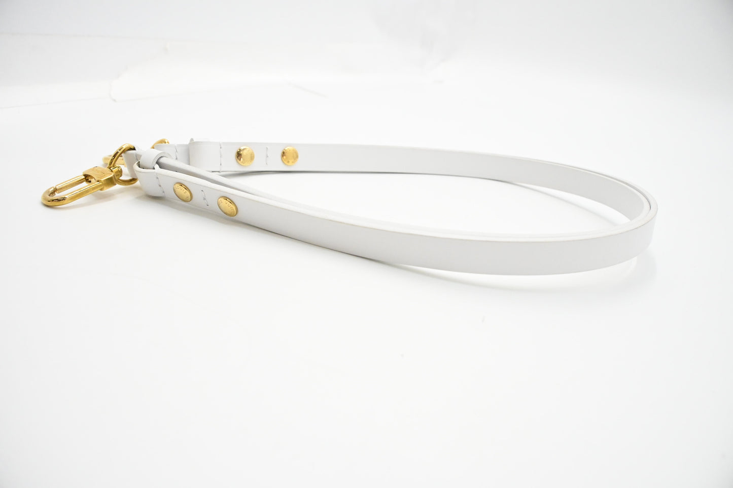 Louis Vuitton NeoNoe Lovelock MM in White Epi Leather
