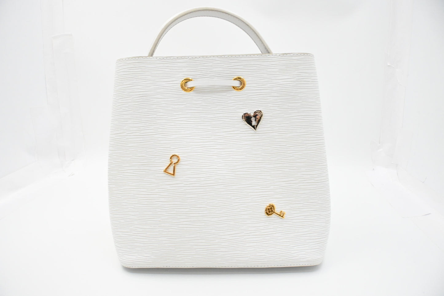 Louis Vuitton NeoNoe Lovelock MM in White Epi Leather