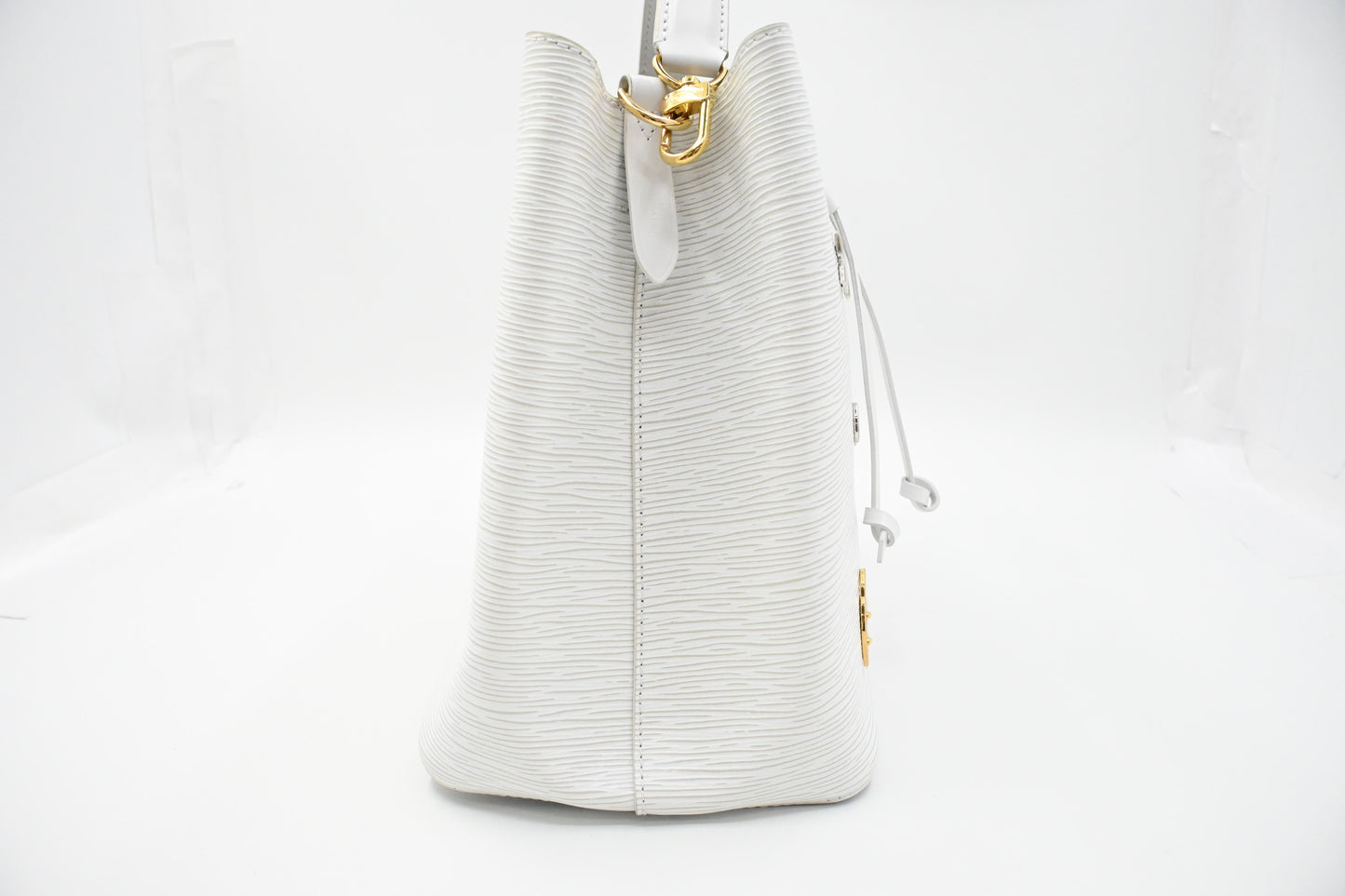 Louis Vuitton NeoNoe Lovelock MM in White Epi Leather
