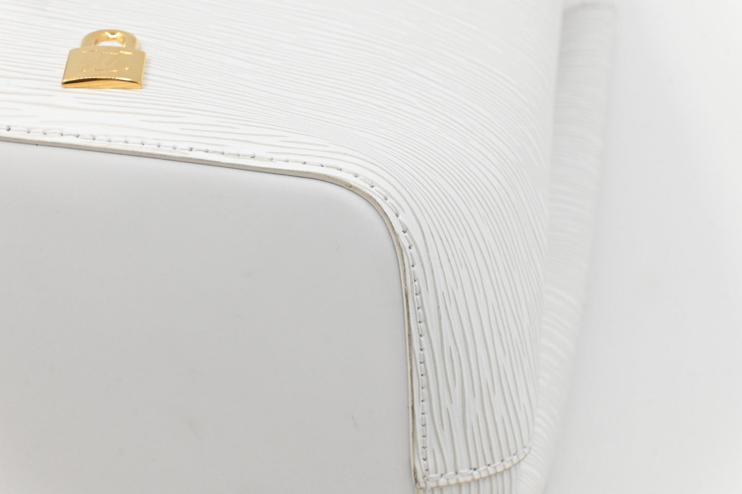 Louis Vuitton NeoNoe Lovelock MM in White Epi Leather