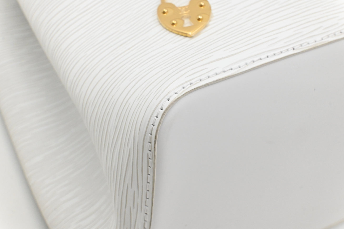 Louis Vuitton NeoNoe Lovelock MM in White Epi Leather