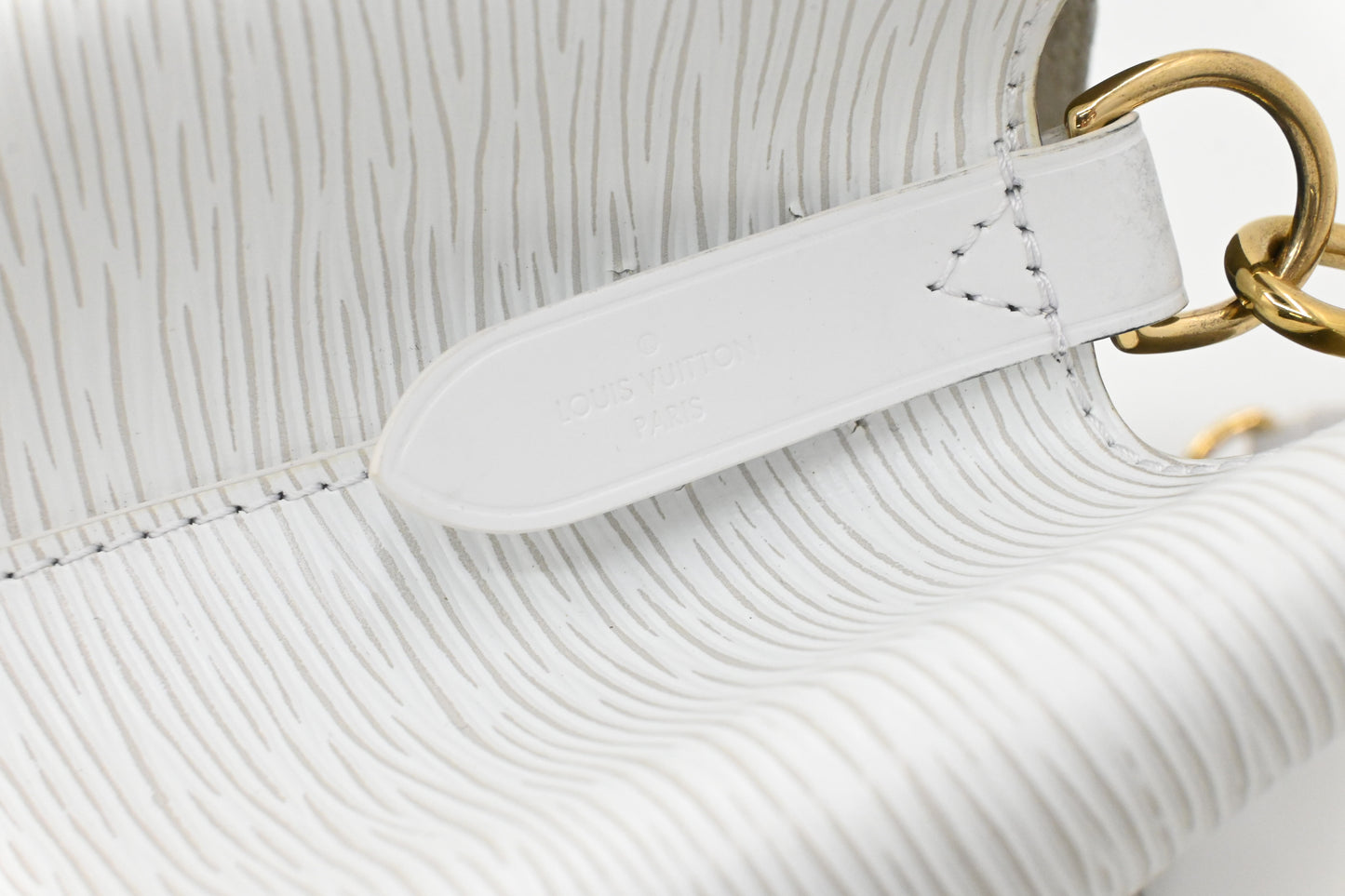Louis Vuitton NeoNoe Lovelock MM in White Epi Leather
