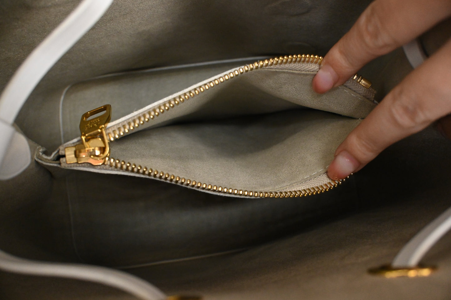 Louis Vuitton NeoNoe Lovelock MM in White Epi Leather