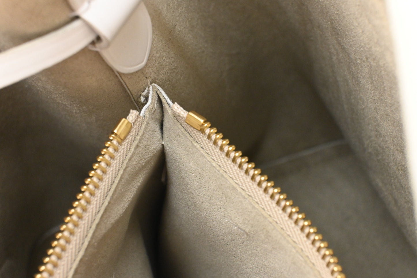 Louis Vuitton NeoNoe Lovelock MM in White Epi Leather