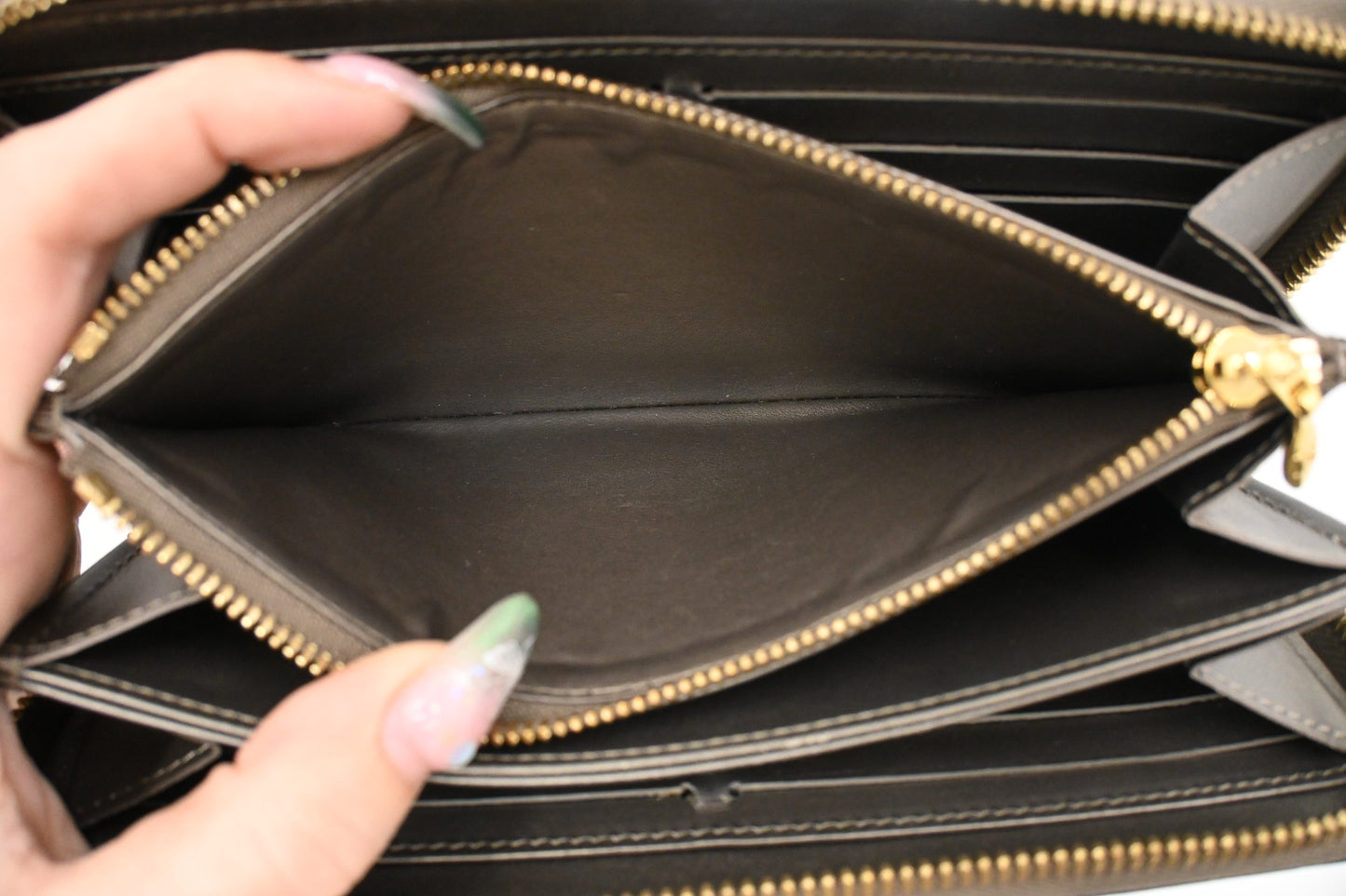 Louis Vuitton Zippy Wallet in Bronze Vernis Leather
