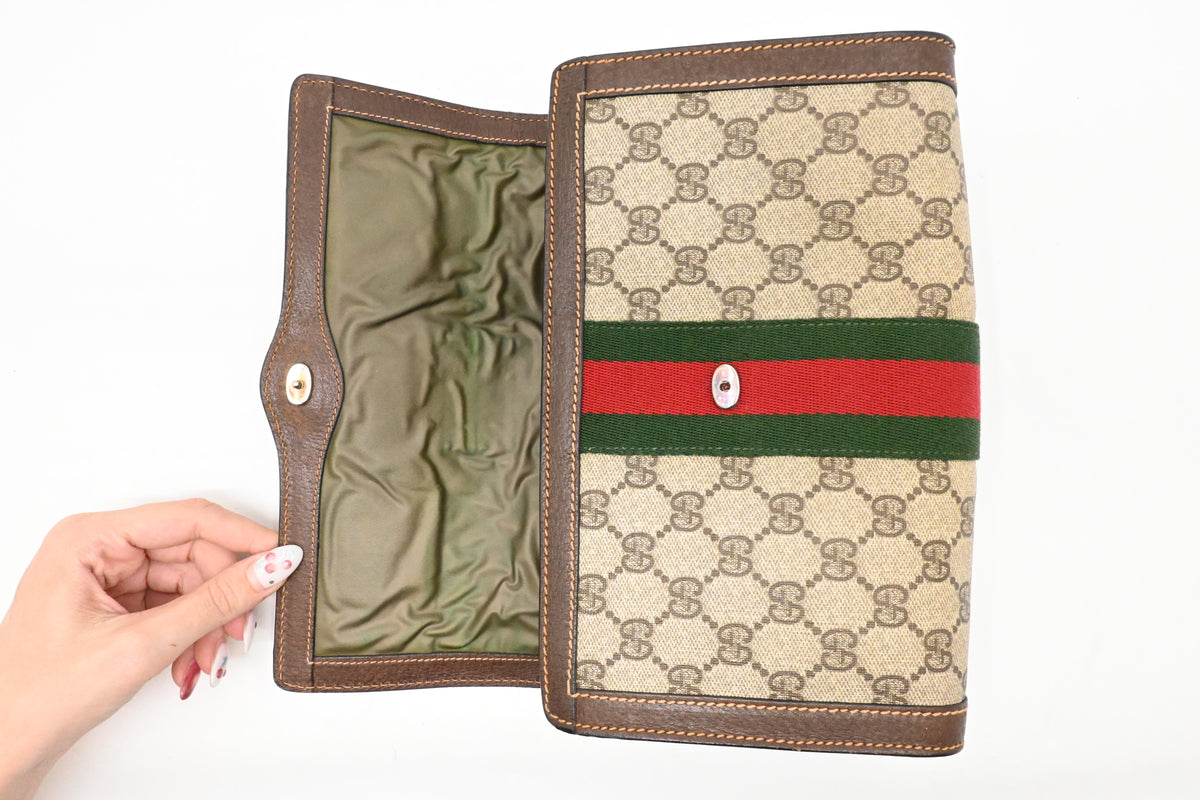 Gucci Clutch in GG Supreme Canvas