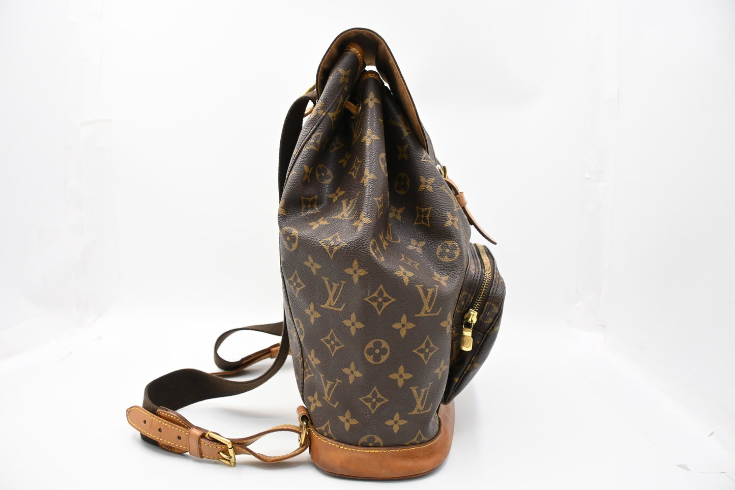 Louis Vuitton Montsouris GM in Monogram Canvas
