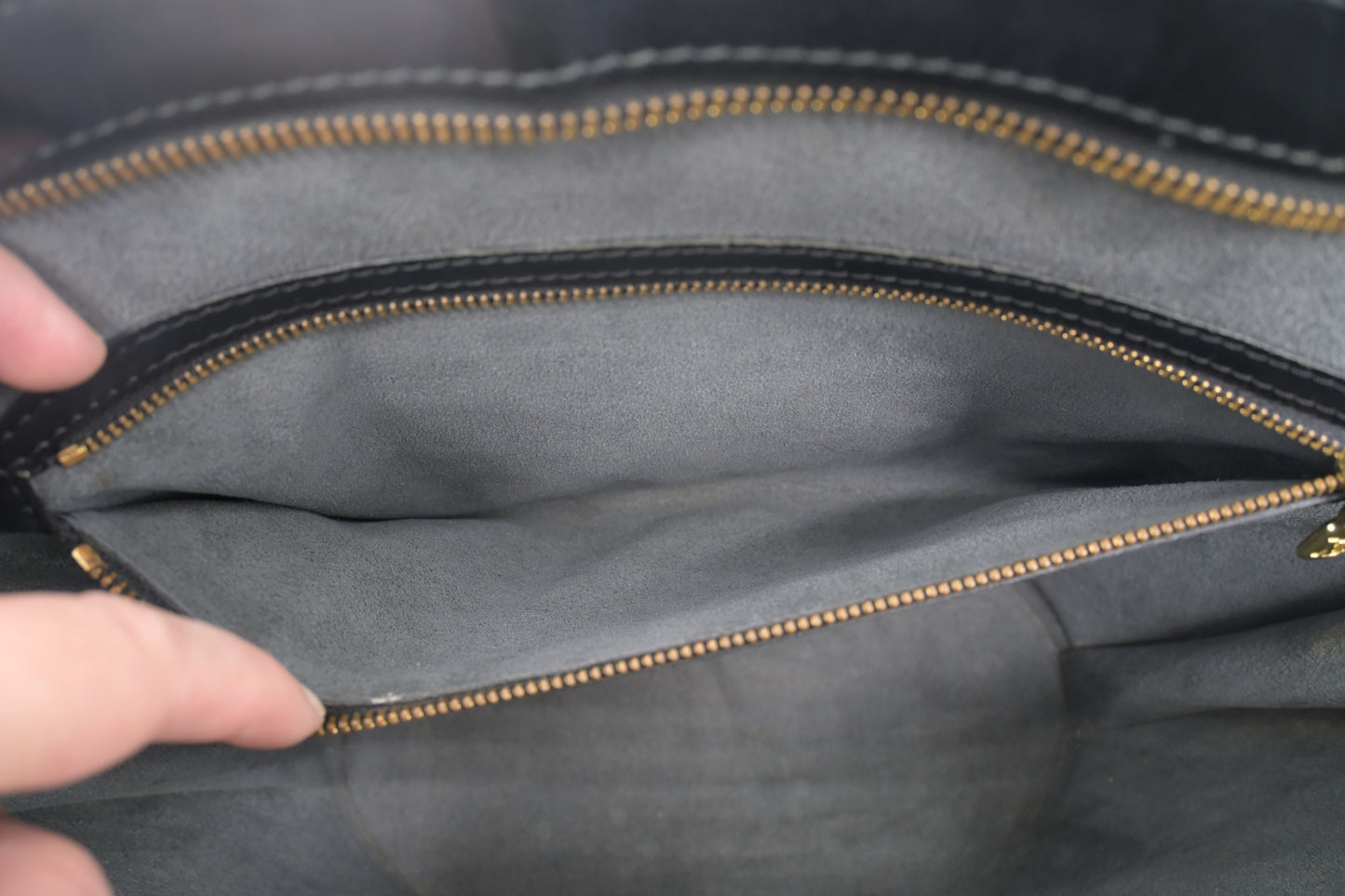 Louis Vuitton Saint Jacques GM in Black Epi Leather