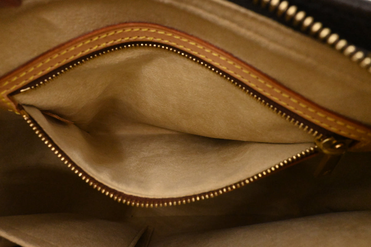 Louis Vuitton Looping MM in Monogram Canvas