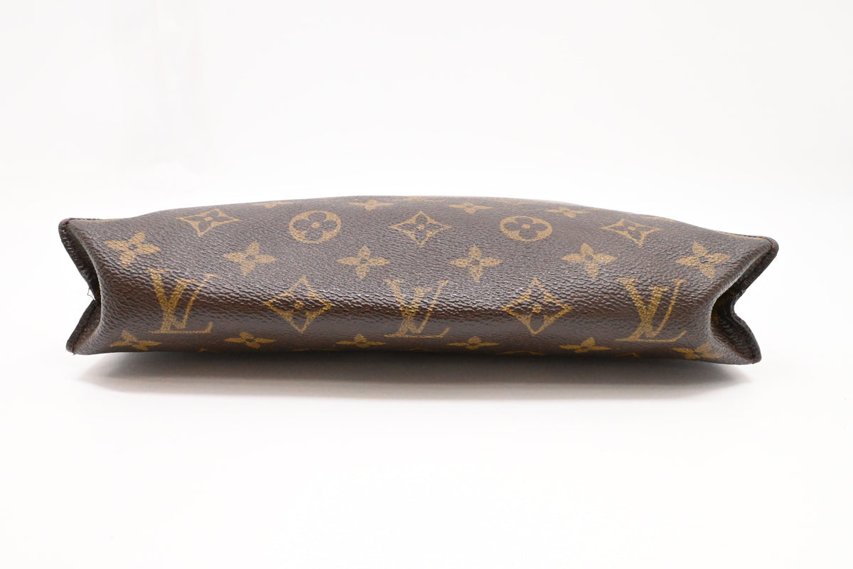 Louis Vuitton Toiletry 26 in Monogram Canvas