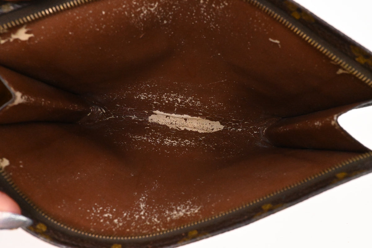 Louis Vuitton Toiletry 26 in Monogram Canvas