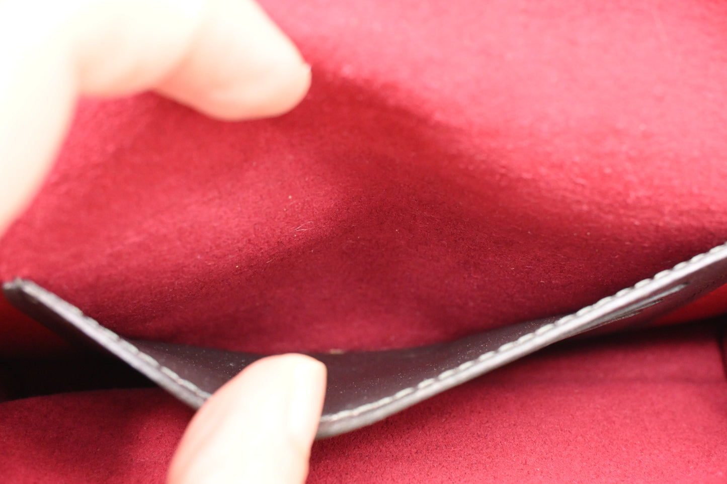 Louis Vuitton MyLockMe Chain Pochette in Pivoine Leather