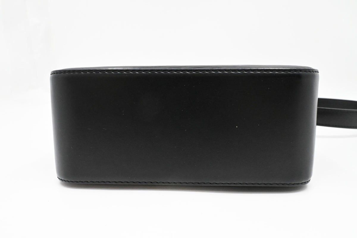 Louis Vuitton Buci in Black Epi Leather