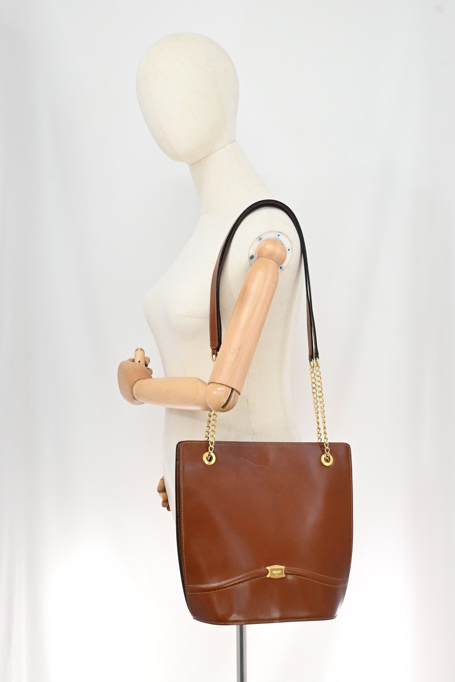 Bally Chain Shoulder Bag in Brown Leather