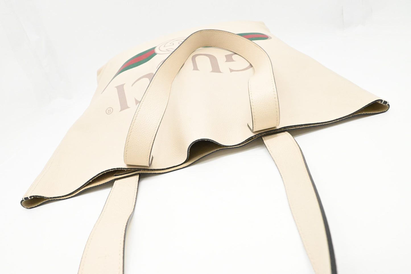 Gucci Logo Print Tote Bag in White Leather